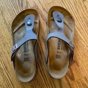 Birkenstock Gizeh Birkibuc in mocha. LIKE NEW